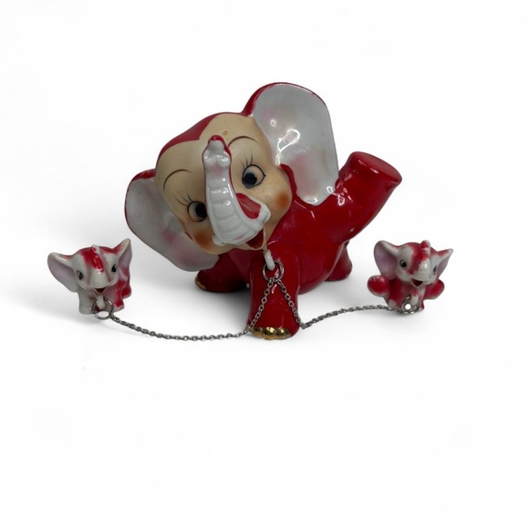 Vintage Mid Century Japan Red Elephants Mom & Babies Chain Family Figurines